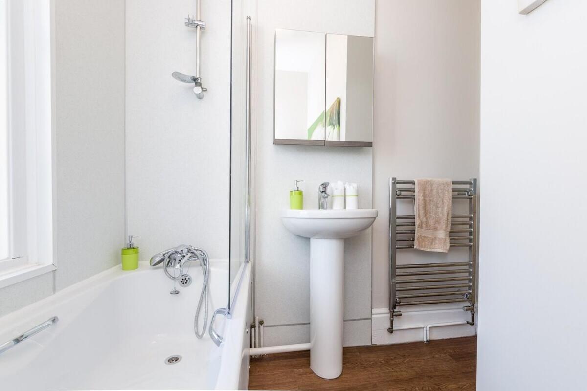 Stopover At Orchard Apartment Light And Cosy Portsmouth Quarto foto